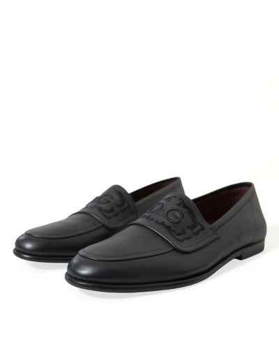 Elegante schwarze bestickte Loafers