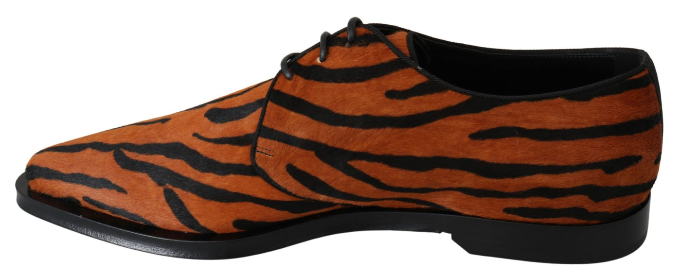 Kleiderschuhe mit Tigermuster und Ponyhaar