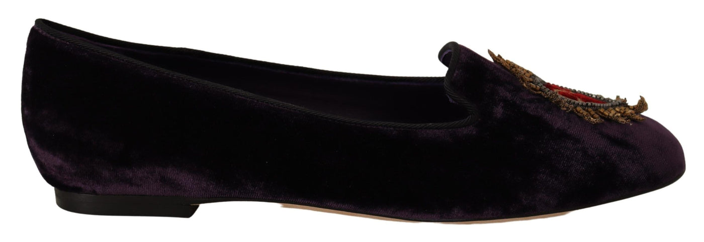 Schicke lilafarbene Loafers aus Samt mit Herz-Detail